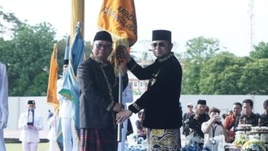 Wakil Wali Kota Samarinda, Saefuddin Zuhri, hadir mewakili Pemerintah Kota Samarinda untuk menerima penghargaan