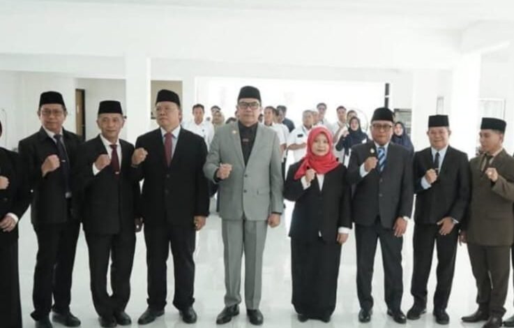 pelantikan Anggota Dewan Pengawas Perumdam Tirta Kencana, Rita Damayanti.