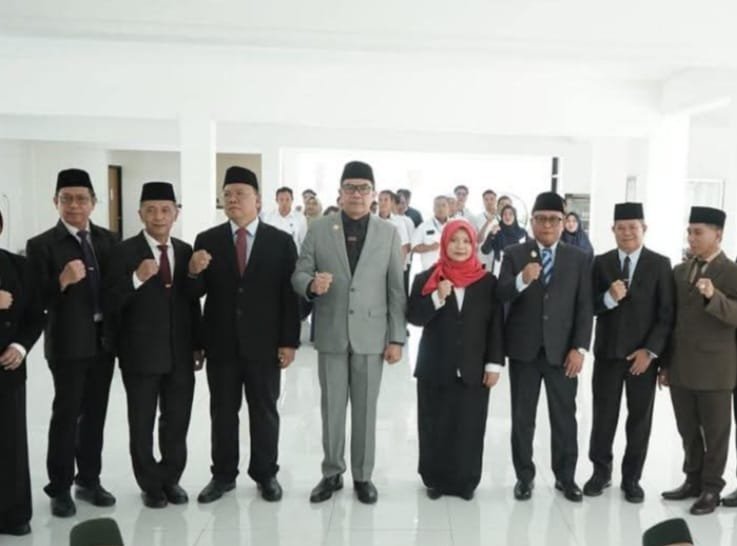 pelantikan Anggota Dewan Pengawas Perumdam Tirta Kencana, Rita Damayanti.