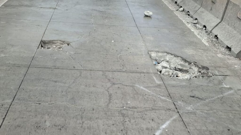 Jalan Berlubang di FO Pesing