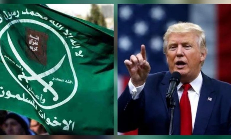 Presiden Amerika Serikat (AS) Donald Trump dan bendera Ikhwanul Muslimin