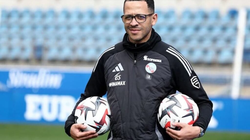 Liam Rosenior Pelatih Chelsea