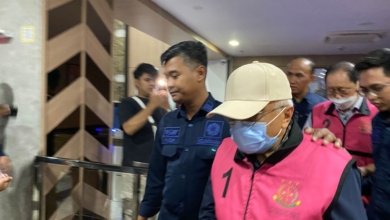 Dua tersangka kasus dugaan korupsi penambangan di atas lahan Hak Pengelolaan (HPL) Nomor 01 milik Kementerian Transmigrasi.