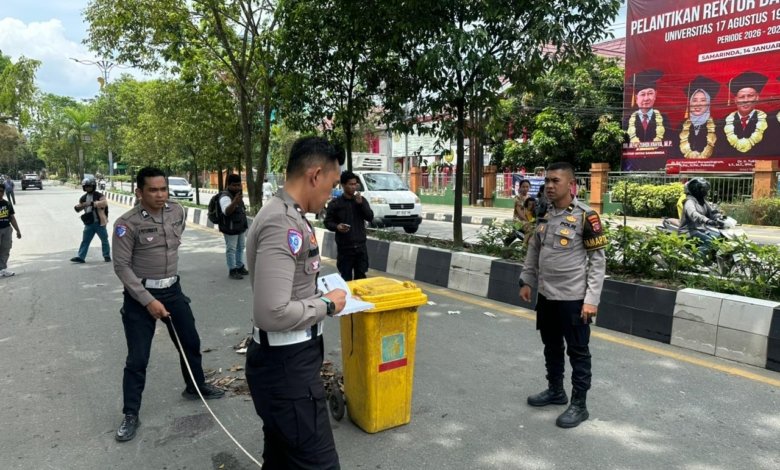 Olah TKP Kecelakaan lalu lintas yang merenggut dua korban jiwa terjadi di Jalan Juanda, Samarinda