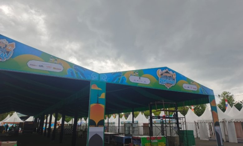 Persiapan Pasar Ramadan di Stadion Segiri Samarinda