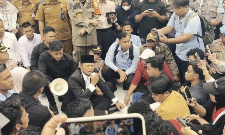 Aksi Aliansi Gerakan Rakyat Menggugat (GERAM) di depan Kantor Gubernur Kalimantan Timur (Kaltim)