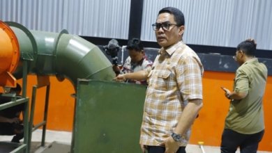 Wali Kota Andi Harun meninjau langsung lokasi Tempat Penampungan Sementara (TPS) berbasis insinerator di Kelurahan Baqa, Samarinda Seberang