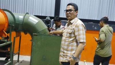 Wali Kota Andi Harun meninjau langsung lokasi Tempat Penampungan Sementara (TPS) berbasis insinerator di Kelurahan Baqa, Samarinda Seberang
