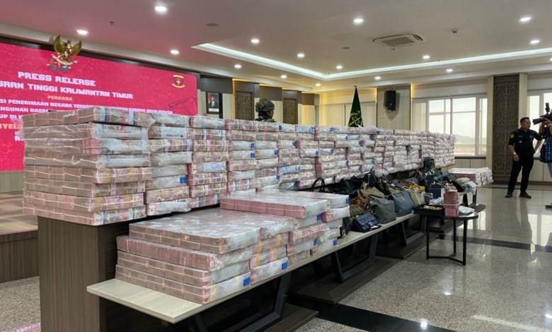 Barang bukti berupa uang tunai ratusan miliar yang disita Kejati Kaltim (ist)