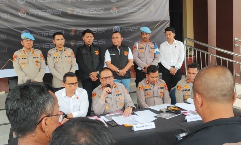 Konferensi pers kasus pencurian baterai pada tower telekomunikasi di Kecamatan Sungai Kunjang