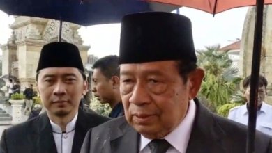 Presiden ke-6 RI, Susilo Bambang Yudhoyono (SBY) hadiri pemakaman Wakil Presiden ke-6 RI, Jenderal (Purn.), Try Sutrisno