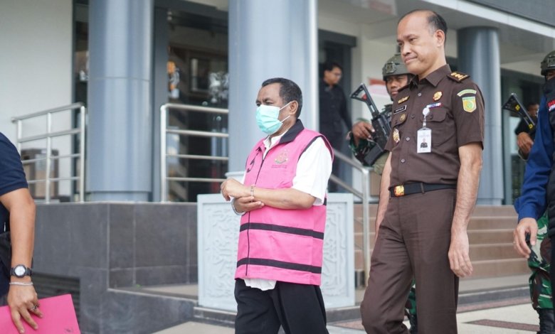 Satu tersangka baru yang kembali diamankan jajaran Kejati Kaltim terkait dugaan kasus korupsi izin lahan transmigrasi Kukar. (IST)