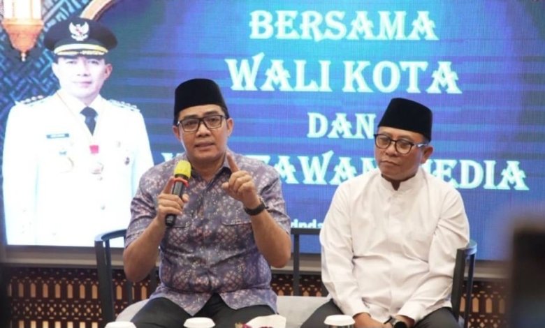 Wali Kota Samarinda, Andi Harun dan Wakil Wali Kota Samarinda Saefuddin Zuhri di acara buka puasa bersama dengan media