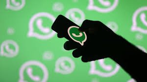 WhatsApp salah satu aplikasi pesan instan
