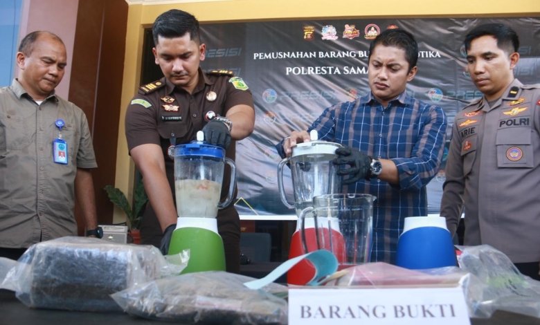 Satuan Reserse Narkoba (Satresnarkoba) Polresta Samarinda memusnahkan barang bukti narkotika