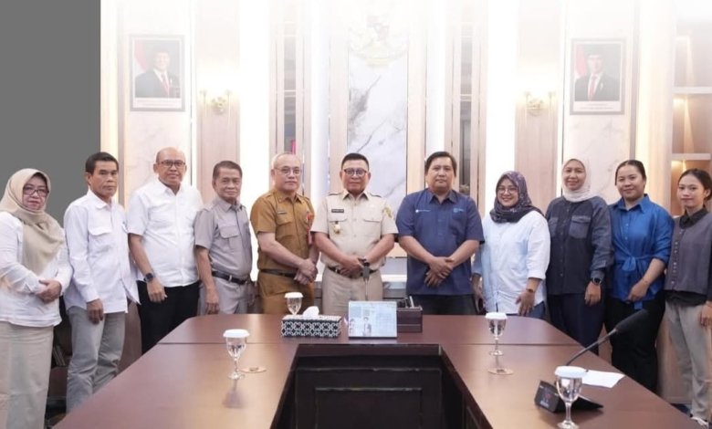 Wakil Wali Kota Samarinda Saefuddin Zuhri menerima audiensi Komunitas Souvenir Bunga Samarinda (Kosbunda)