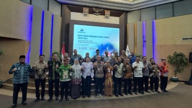 Foto bersama usai Rapat Umum Pemegang Saham Luar Biasa (RUPS-LB) PT BPD Kaltim Kaltara (Bankaltimtara) pada Kamis, 23 April 2026.