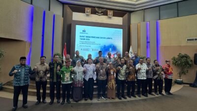 Foto bersama usai Rapat Umum Pemegang Saham Luar Biasa (RUPS-LB) PT BPD Kaltim Kaltara (Bankaltimtara) pada Kamis, 23 April 2026.