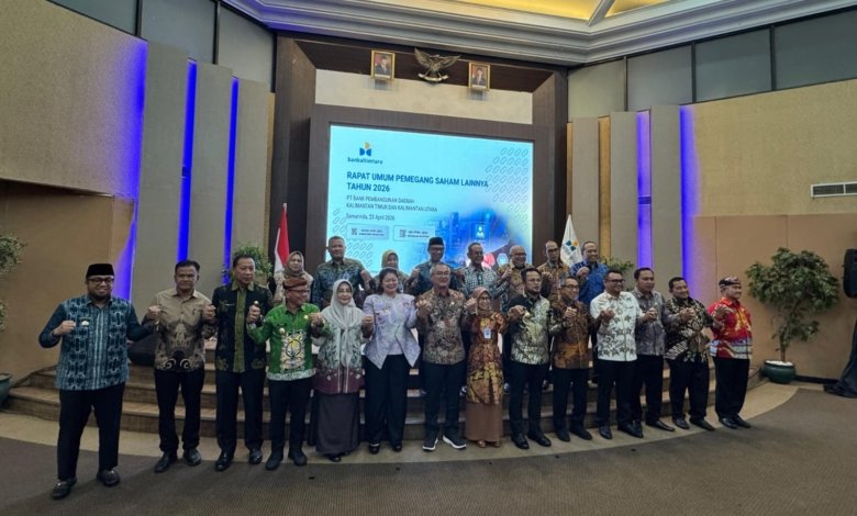 Foto bersama usai Rapat Umum Pemegang Saham Luar Biasa (RUPS-LB) PT BPD Kaltim Kaltara (Bankaltimtara) pada Kamis, 23 April 2026.