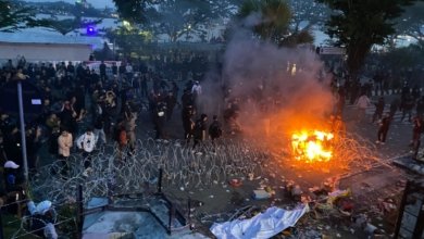 Suasana aksi yang memanas hingga massa di paksa mundur oleh petugas petugas. (IST)