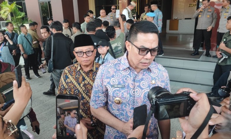 Wali Kota Samarinda, Andi Harun saat diwawancara awak media