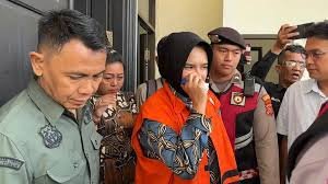 Terdakwa kasus dugaan korupsi pengurusan Izin Usaha Pertambangan (IUP) Dayang Donna Walfiaries Tania jalani sidang tuntutan