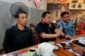 Kuasa hukum Nurfadiah, Agus Shali saat melakukan konferensi pers