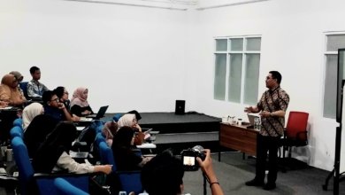 Wali Kota Samarinda, Andi Harun hadir menjadi dosen tamu dalam program Magister Hukum Universitas Muhammadiyah Kalimantan Timur (UMKT)