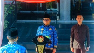 Wakil Wali Kota Samarinda, Saefuddin Zuhri memimpin upacara peringatan Hari Pendidikan Nasional (Hardiknas) 2026 