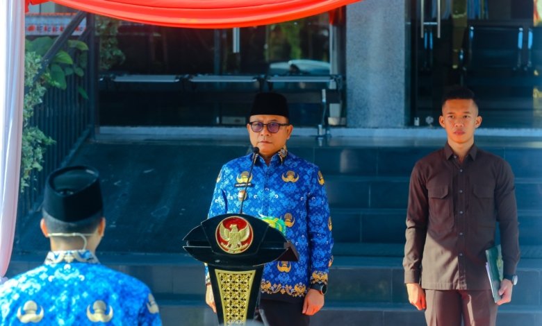 Wakil Wali Kota Samarinda, Saefuddin Zuhri memimpin upacara peringatan Hari Pendidikan Nasional (Hardiknas) 2026 
