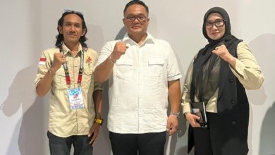 Ketua KONI KALTIM Anderiy Syachrum (tengah) dan Ketua Federasi Panjat Tebing Indonesia (FPTI) Kaltim EL. Nova Saefuddin Zuhri (kanan)