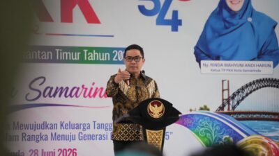 Andi Harun saat menghadiri Puncak Peringatan Hari Kesatuan Gerak (HKG) PKK ke-54 Tingkat Provinsi Kalimantan Timur yang digelar di Kota Samarinda, Minggu (28/6/2026).
