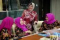 Sekretaris Daerah (Sekda) Kota Samarinda, Neneng Chamelia Shanti, saat menerima audiensi Dewan Pimpinan Cabang (DPC) PP-PAUD Kota Samarinda.