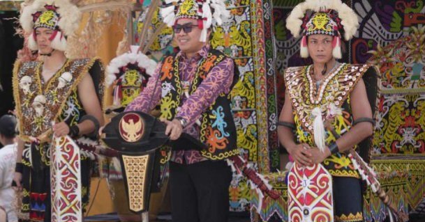 Andi Harun Buka Festival Budaya Dayak Kenyah Pampang 2026