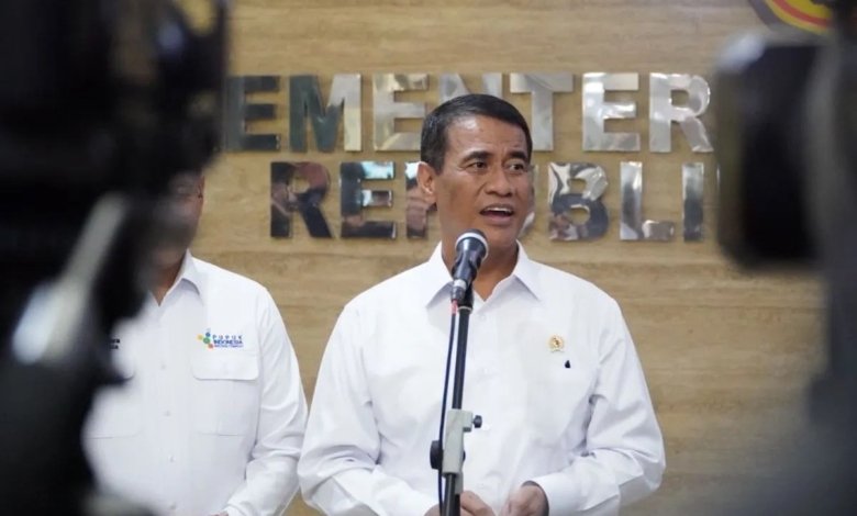 Menteri Pertanian, Andi Amran Sulaiman mengatakan pemerintah telah menawarkan ekspor sedikitnya 10 ribu ton beras kepada Singapura.