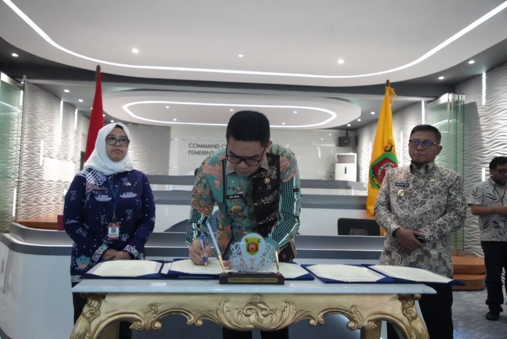 Wali Kota Samarinda Andi Harun menandatangani dokumen kerja sama tersebut bersama Wali Kota Yekaterinburg Alexei Orlov melalui sambungan konferensi video.