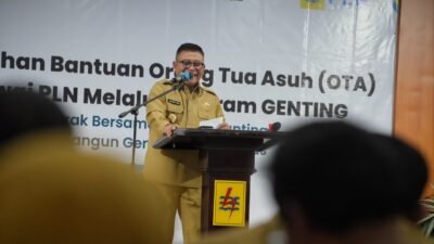 Wakil Wali Kota Samarinda Saefuddin Zuhri menghadiri kegiatan penyerahan bantuan program Orang Tua Asuh Cegah Stunting (GENTING) PT PLN (Persero) UP3 Samarinda