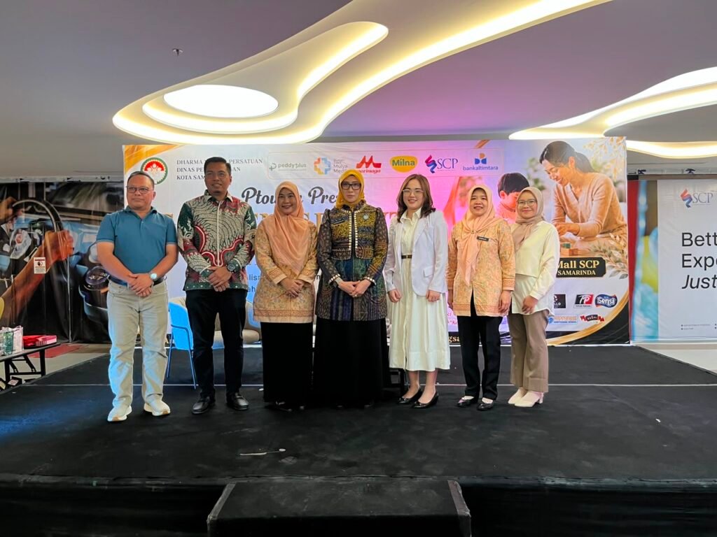 Wakil Ketua Tim Penggerak PKK (TP PKK) Kota Samarinda, E.L. Nova Saefuddin Zuhri membuka Golden Growth Summit 2026 di Samarinda