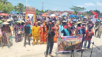 Pawai Pembangunan di Kecamatan Anggana, Kabupaten Kutai Kartanegara (Kukar), dalam rangka memperingati HUT ke-81 Kemerdekaan Republik Indonesia