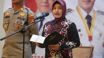 Sekda Neneng Chamelia Shanti memimpin pembukaan pemusatan pendidikan dan pelatihan calon Paskibraka Kota Samarinda tahun 2026.