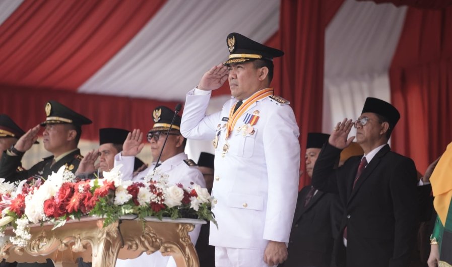 Wali Kota Samarinda Andi Harun bertindak sebagai inspektur Upacara Detik-Detik Proklamasi Kemerdekaan Republik Indonesia dalam rangka memperingati HUT ke-81 Kemerdekaan RI
