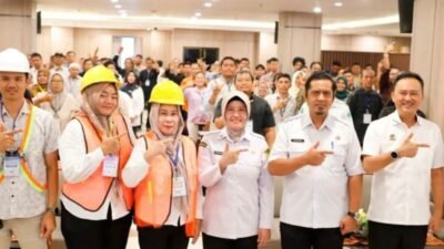 Sekretaris Daerah (Sekda) Kota Samarinda, Neneng Chamelia Shanti membuka Pelatihan dan Sertifikasi Tenaga Kerja Konstruksi.
