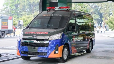 Pupuk Kaltim hibahkan mini ICU - Penyerahan kendaraan mini ICU oleh pihak Pupuk Kaltim kepada Kodam VI/Mulawarman untuk RS TNI AD Balikpapan.