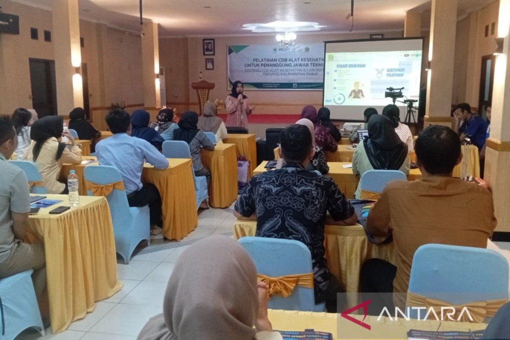 sertifikasi CDAKB - Ilustrasi percepatan sertifikasi CDAKB bagi distributor alat kesehatan di Kalimantan Timur oleh Dinkes dan Gakeslab.