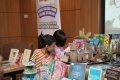 baca buku - Bupati Kutai Timur saat menghadiri acara Gebyar Literasi Kutai Timur 2026 di Sangatta.