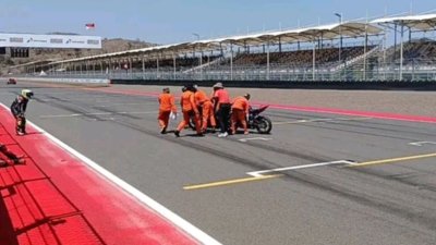 Sirkuit Mandalika - Suasana persiapan dan pengecekan fasilitas di area paddock Sirkuit Mandalika jelang kejuaraan balap internasional.
