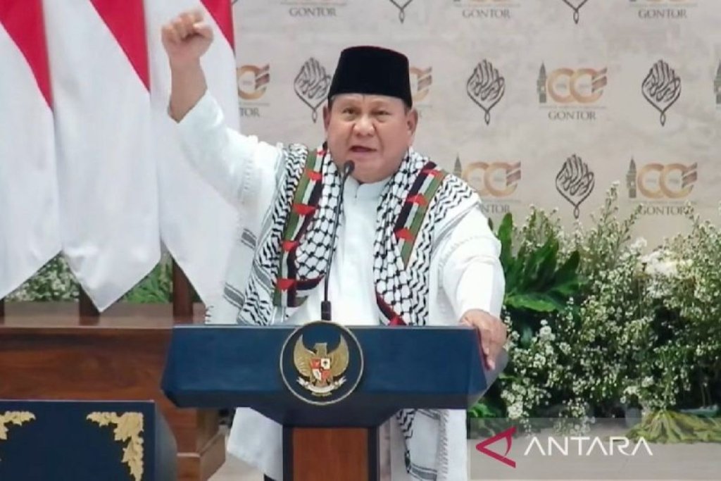politik praktis - Presiden Prabowo Subianto saat memberikan arahan penting terkait dunia pendidikan dan pesantren di Indonesia.