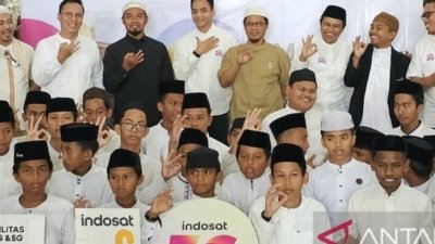 Masjid Berdaya - Ilustrasi aktivitas warga saat memanfaatkan fasilitas internet dan literasi digital dalam Program Masjid Berdaya.
