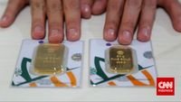 harga emas antam - Ilustrasi logam mulia Antam yang mengalami penurunan harga di pasar domestik.