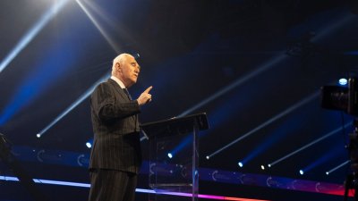 Roger Stone - Roger Stone, konsultan politik kontroversial yang kini resmi dikontrak oleh pemerintah Haiti untuk melobi pemerintahan Donald Trump.